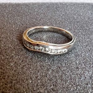 Curved wedding band